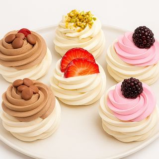 Pachet Delicios Mix Mini Pavlova – un platou rafinat cu deserturi elegante (1 kg.)