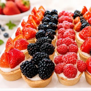 Platou Mini Tarte cu Fructe Proaspete