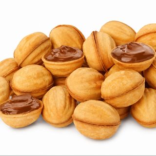 Nuci Umplute cu Ciocolată – Tradiție Românească