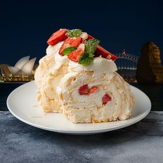 Straif Ruladă de bezea în stil Pavlova cu fructe proaspete