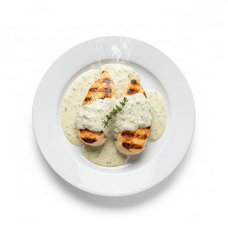 Piept de pui la grill cu sos de gorgonzola