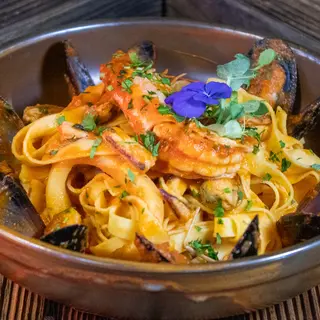 Tagliatelle cu fructe de mare