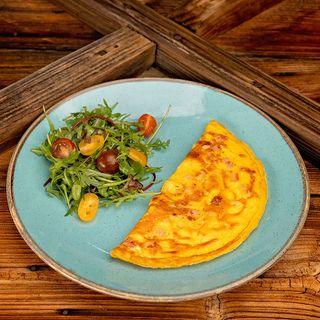 Omletă cu mozzarella și șuncă