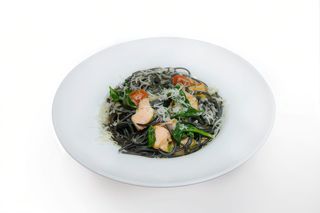 Spaghete brunete cu somon