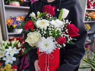 Cutie Mărțisor cu flori