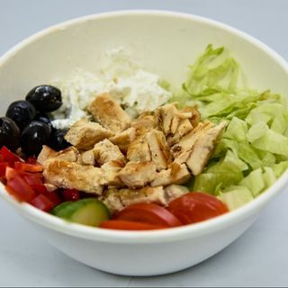 Salată cu piept de pui la gratar