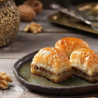 Baklava cu nuca