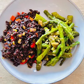 Sparanghel cu orez negru - vegan