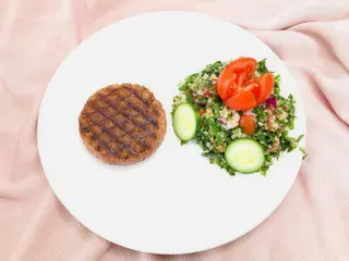 Beyond Meat cu tabbouleh şi quinoa, vegan, fără g