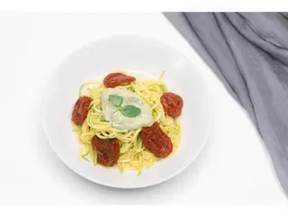 Spaghetti pesto şi roşii deshidratate, raw, fără gluten