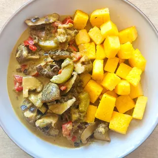Shiitake curry cu mămăliguţă - vegan - fără gluten