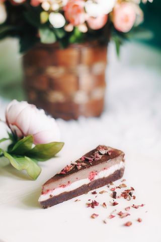 Tort de ciocolată, vanilie și zmeură, raw, fără gluten