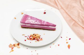 Tort cu fructe de pădure cu sirop de agave , raw, fără gluten