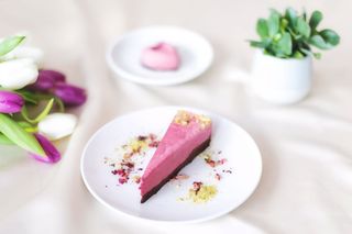 Tort căpşuni şi ciocolată - sirop agave -  raw / fără gluten