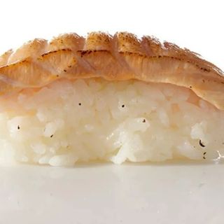 Salmon Nigiri Flamed (1 buc )