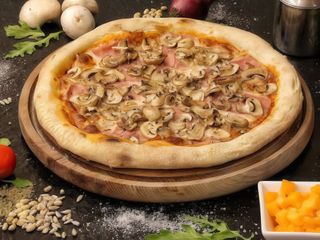 Pizza Prosciutto e Funghi