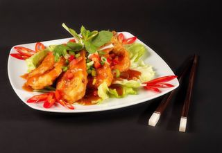 TOM CHUA NGOT - Creveti uriasi in sos dulce-acrisor