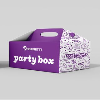 PARTY BOX - 1000g (3 buc telemea, 3 buc saratele, 3 buc telemea si cascaval, 3 buc ciuperci, 3 buc mini hot dog, 3 buc mini pizza, 3 buc visine, 3 buc caise, 3 buc ciocolata, 3 buc melc nuca, 3 buc iaurt si capsuni, 3 buc mere