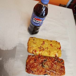 pizza sunca si ciuperci + pizza cu bacon + pepsi la 500ml