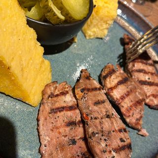 Pastrama de purcel cu mamaliguta