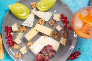 Platou de brânzeturi si Mezeluri