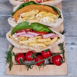 Chifla cu snitel de pui