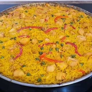 Paella cu pui si sos allioli