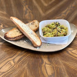 Prospetime si savoare: avocado cu rosii si patrunjel