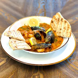 Deliciu mediteranean: Tigaie de fructe de mare cu arome picante