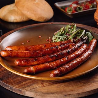 Cârnati cu boabe de mustar la gratar