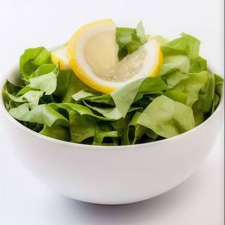Salată verde cu lămâie