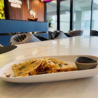 Crispy chick’n quesadilla cu sweet chilli 300g