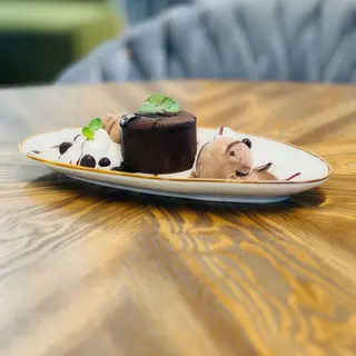 Lava cake cu înghețată de vanilie