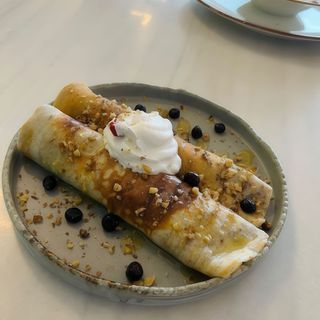 Clătite cu nutella, banană, miere și nucă