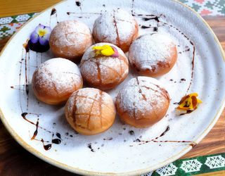 Gogosele pufoase cu zahar pudra 