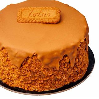 Tort cu Biscuiți Caramelizați Decor