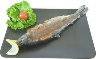 Pastrav prajit in sos de vin alb