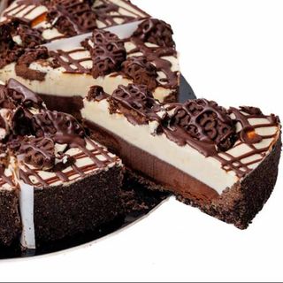 Prăjitură Cheesecake cu ciocolată și biscuiți