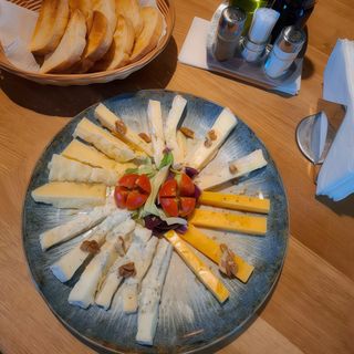 Platou cu branzeturi