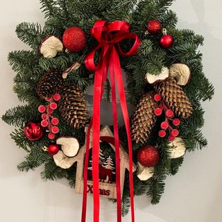 Coroniță decorată 'Roșu Regal'