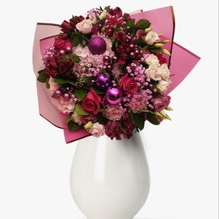 Veselie roz într-un buchet