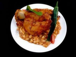 Ciolan de porc afumat cu fasole