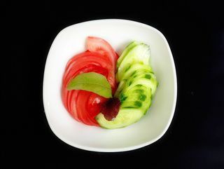 Salata de rosii si castraveti