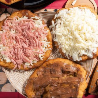 langos cu sunca si cascaval