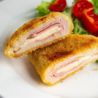 Meniu Gordon Bleu porc + cartofi prajiti*