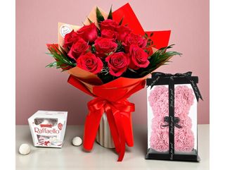Pachet Ziua Femeii – 11 Trandafiri, Raffaello & Ursuleț Roz