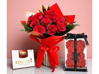 Pachet Ziua Femeii – 11 Trandafiri, Bomboane Merci & Ursuleț Roșu