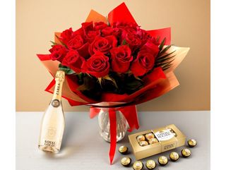 Pachet Ziua Femeii Elegant – 21 Trandafiri & Șampanie Royal Gold