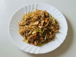 91.Taitei de orez cu carne de pui si ou