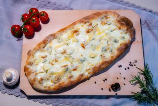 Pinsa Quattro Formaggi